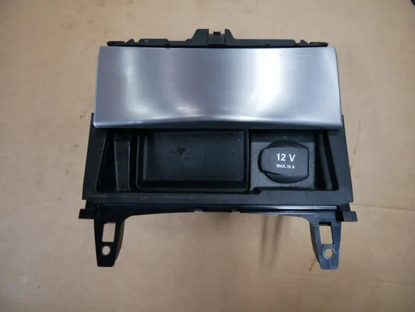 Cenicero Compartimento Almacenaje Mercedes W204 C204 OEM 2046801350 image 3