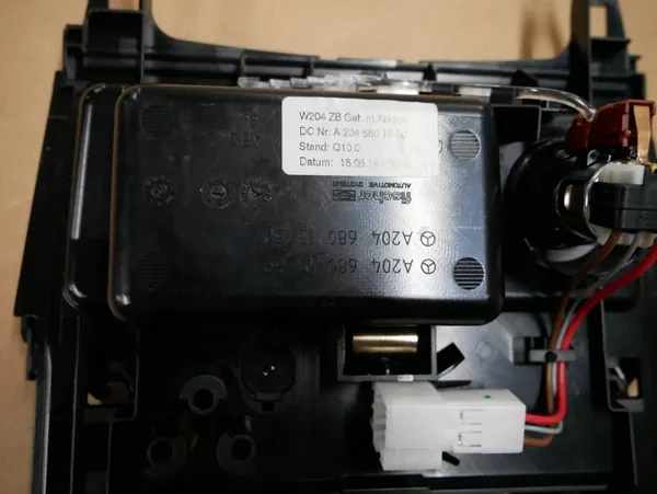Cenicero Compartimento Almacenaje Mercedes W204 C204 OEM 2046801350 image 5