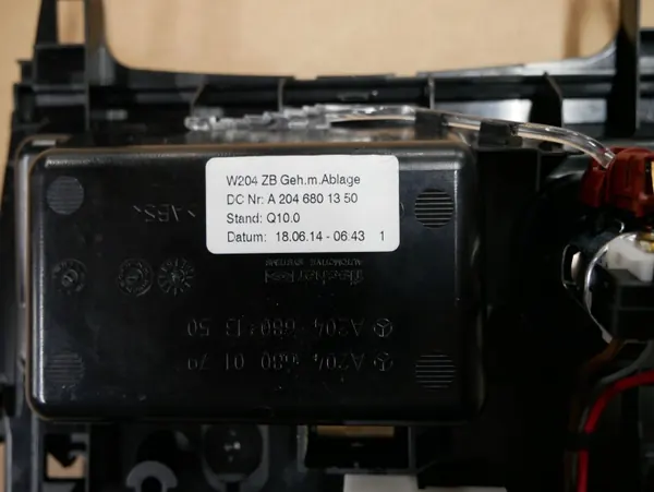 Cenicero Compartimento Almacenaje Mercedes W204 C204 OEM 2046801350 image 6