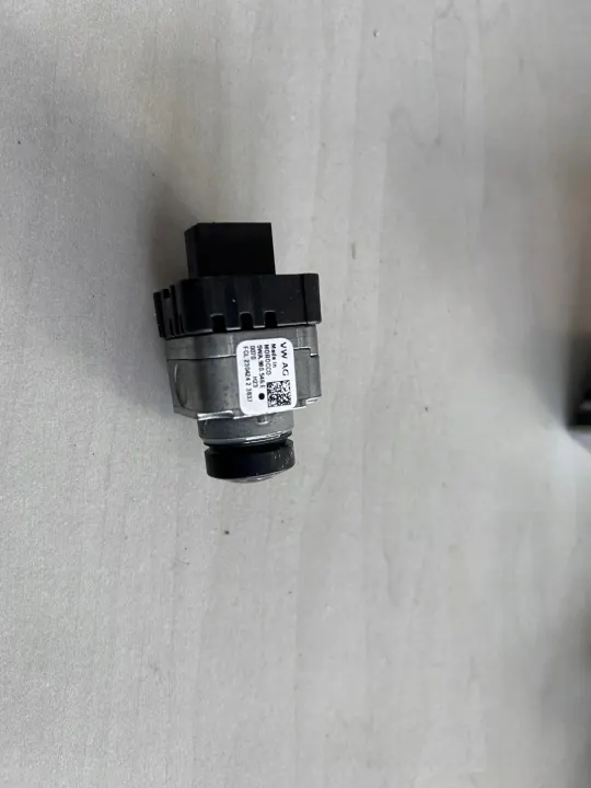 Câmera de para-choques dianteiro OEM 5WA980546E VW Tiguan image 2