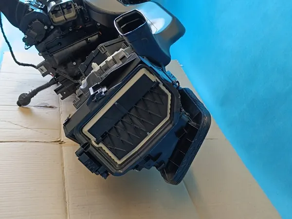 AUDI A4 B9 AVANT 2.0 TFSI 150KW 2023 Verwarming 8W1820001AK image 3