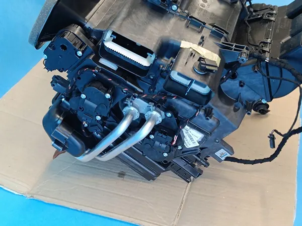 AUDI A4 B9 AVANT 2.0 TFSI 150KW 2023 Verwarming 8W1820001AK image 4