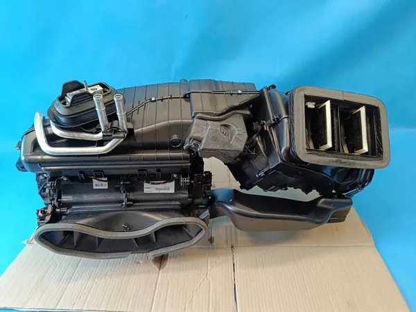 AUDI A4 B9 AVANT 2.0 TFSI 150KW 2023 Verwarming 8W1820001AK image 5