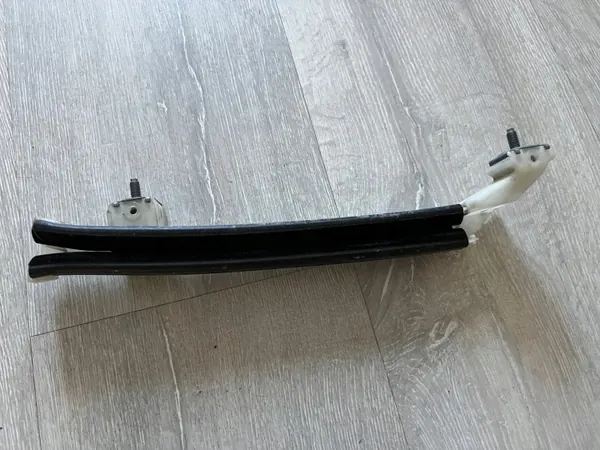 Guide de vitre arrière droit OEM 822186141R 822166457R image 4