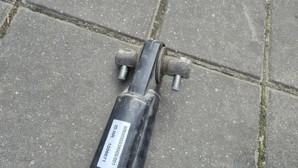 Mercedes Actros MP4 Kabinenhebezylinder OEM MB0035534005 image 3