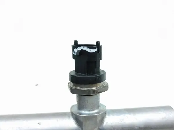 Suzuki Vitara Brandstofdruksensor OEM 0261545189 image 9