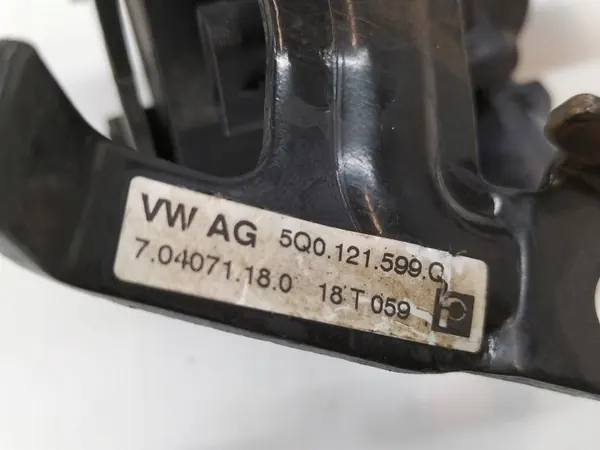 Waterpomp 5Q0965561B 2.0 TDI Skoda Superb III (2015-) image 4