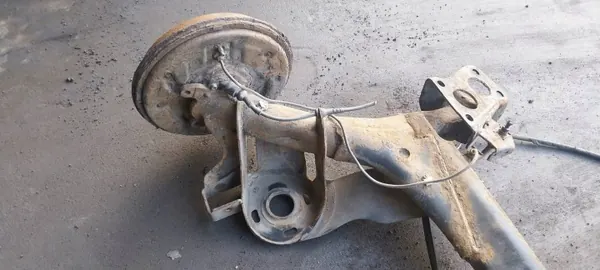 Taka-akselipalkki ABS-rumpuilla OEM Skoda Octavia I image 3