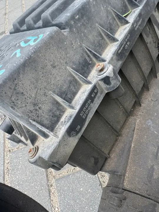 VW Amarok 3.0 TDI Ilmansuodattimen Kotelo 256227 image 2