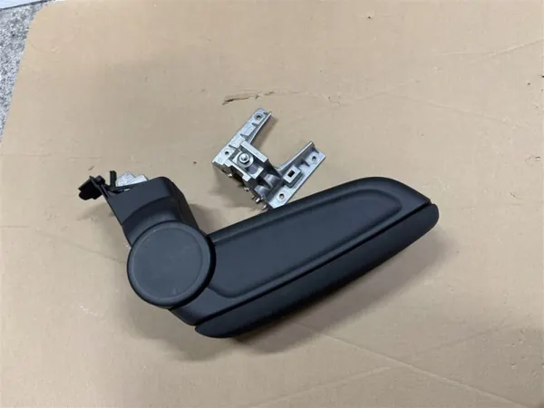 Accoudoir Audi A1 8X OEM - État d'occasion image 2