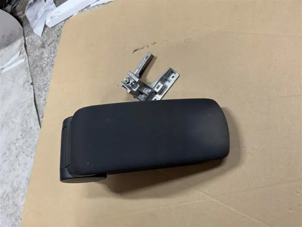Accoudoir Audi A1 8X OEM - État d'occasion image 6