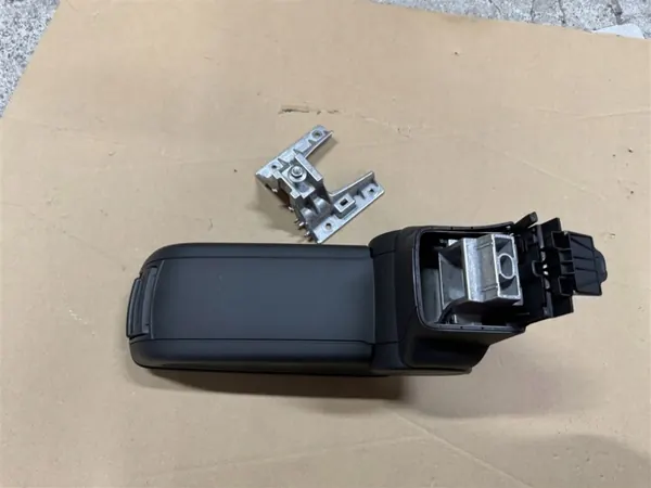 Accoudoir Audi A1 8X OEM - État d'occasion image 8