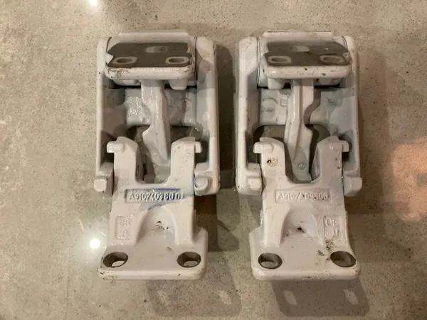 Hinge de Porta Traseira 270 Graus Inferior Esquerdo Mercedes Sprinter image 4