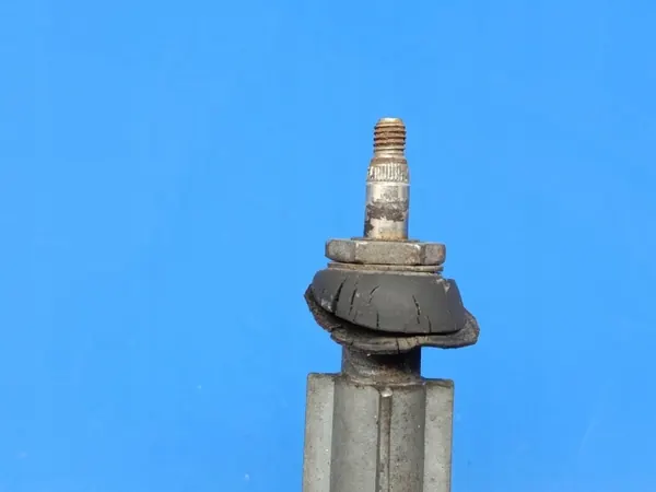 Opel Astra F achterruitenwissermotor OEM 90341911 image 3