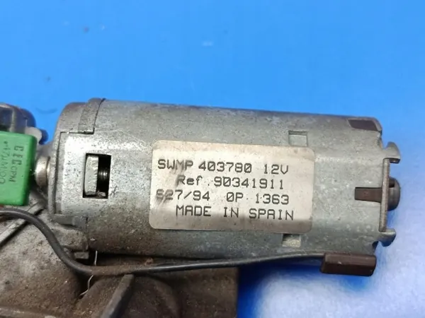 Opel Astra F achterruitenwissermotor OEM 90341911 image 5