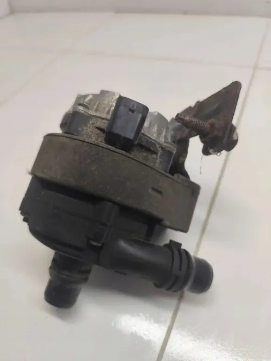 Pompe de circulation d'eau Peugeot OEM 0392024018 image 4