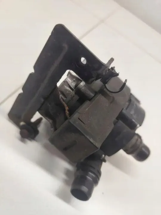 Pompe de circulation d'eau Peugeot OEM 0392024018 image 5
