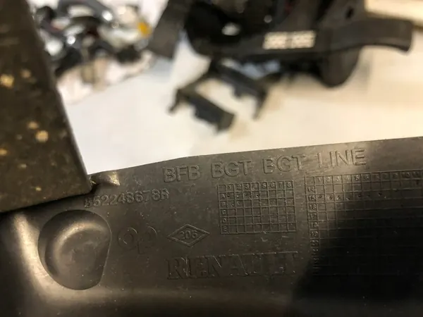 DESLIZADOR TRASEIRO RENAULT MEGANE IV HATCHBACK image 4