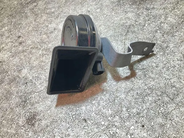 Bocina Hyundai Kona II OEM 96621BE000 - Usado image 3