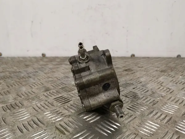 Mitsubishi Outlander 2008 hogedrukinspuitpomp OEM 03G145209C image 3