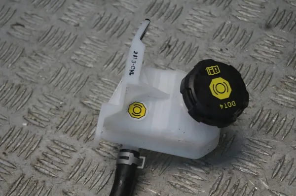Remvloeistofreservoir Kia EV6 OEM - Gebruikt onderdeel image 3