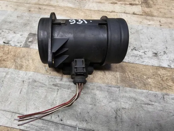 Débitmètre Audi A4 1.9L Diesel OEM 074906461 image 3