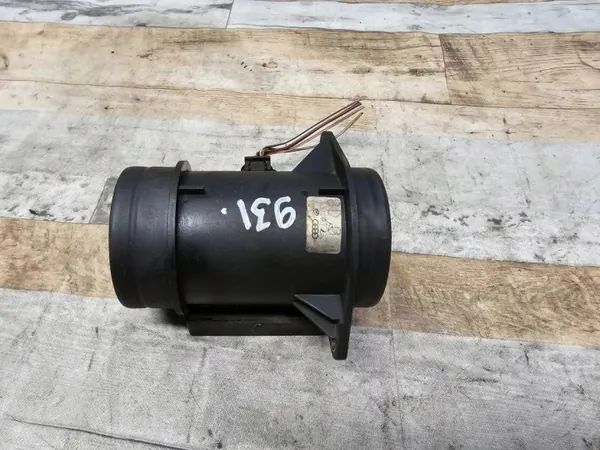 Débitmètre Audi A4 1.9L Diesel OEM 074906461 image 4