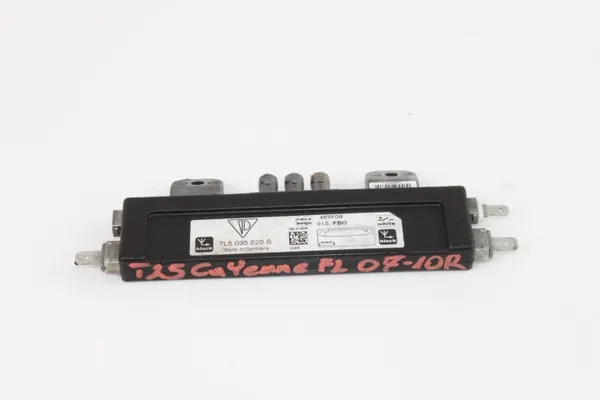 Porsche OE Antennivahvistin OEM 360213588 image 2