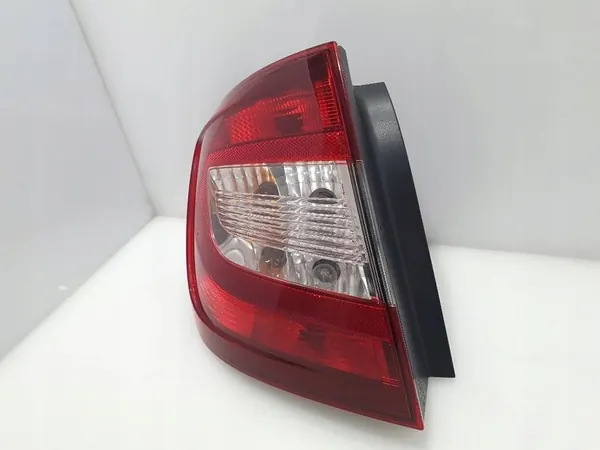 Skoda Rapid (NH) 2018 Luz Trasera Izquierda 5JH945095A image 4