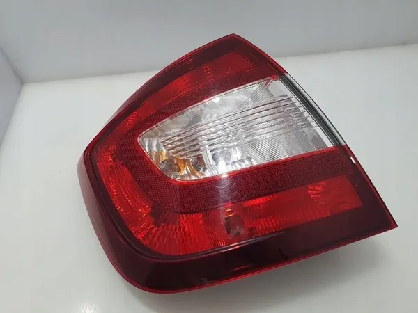 Skoda Rapid (NH) 2018 Luz Trasera Izquierda 5JH945095A image 5