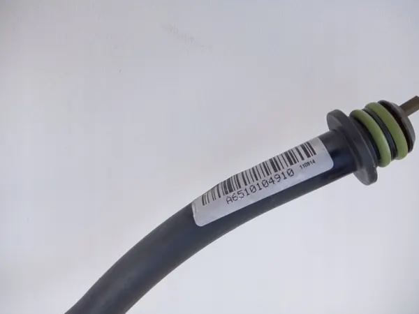 Varilla de aceite Infiniti Q50 OEM A6510104910 - Usado image 4