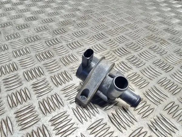 Pompe de circulation d'eau AUDI A1 SPORTBACK 1.2L essence 1K0965561 image 1