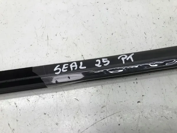 BYD SEAL 2024-2025 Oven Kaavin Oikea Taka Musta image 5