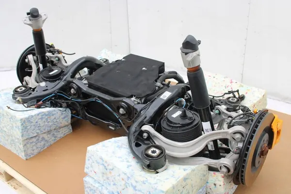 Viga suspensión trasera Audi E-Tron OEM 0EF901141T image 4