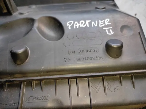 Luftfiltergehäuse OEM 9673061080 Peugeot Partner image 6