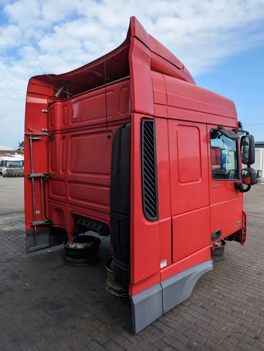 DAF XF 106 Cabine OEM SC - Gebruikt 2014 Model image 3