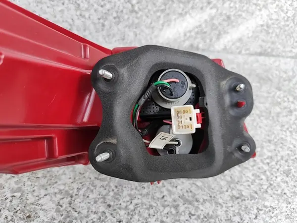 KIA OPTIMA SEDAN LIFT 18- LUZ TRASERA DERECHA LED image 8