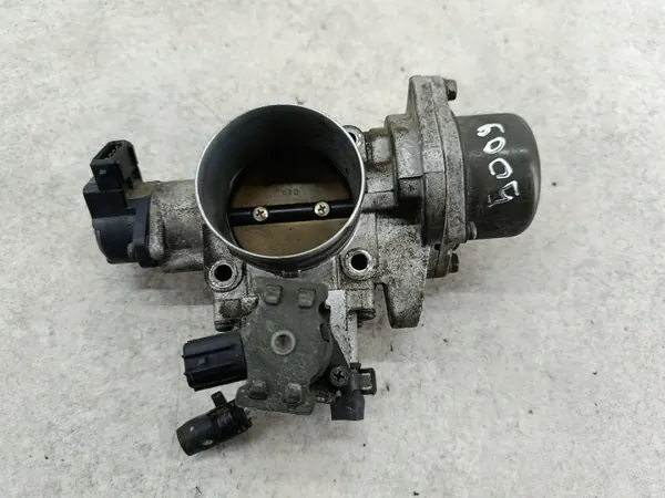 Spjällhus OEM E0T70473 för Kia Opirus 3.5 V6 image 3