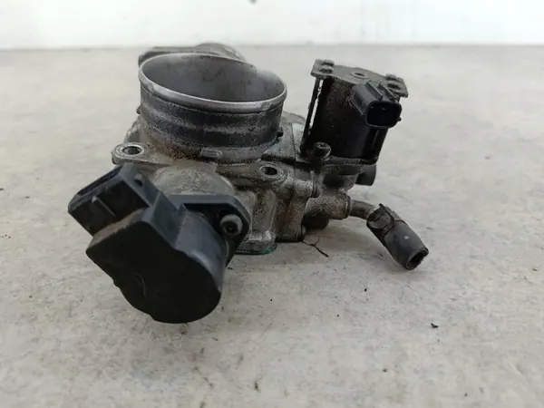 Spjällhus OEM E0T70473 för Kia Opirus 3.5 V6 image 5