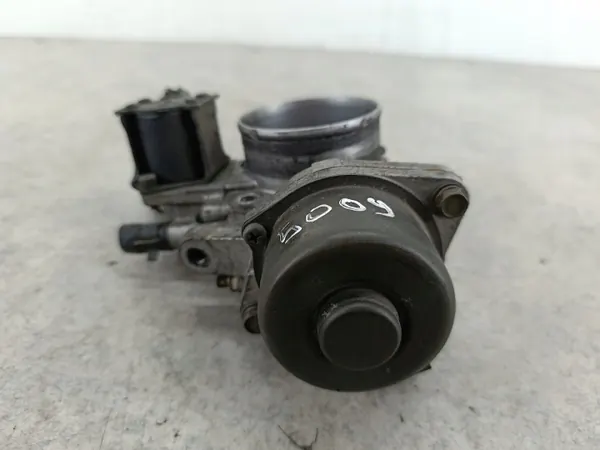 Spjällhus OEM E0T70473 för Kia Opirus 3.5 V6 image 6
