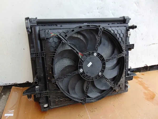 VW ID.3 Jäähdyttimen Setti Tuulettimella B7R image 3