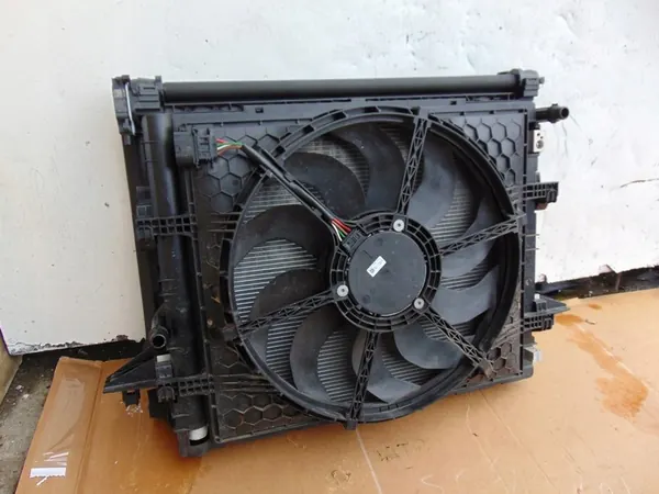 VW ID.3 Jäähdyttimen Setti Tuulettimella B7R image 4