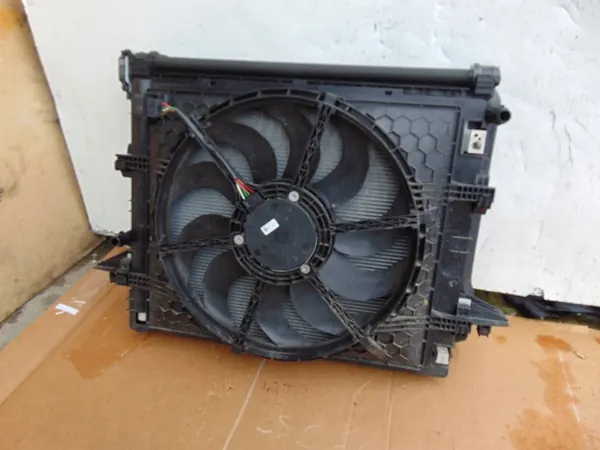 VW ID.3 Jäähdyttimen Setti Tuulettimella B7R image 5