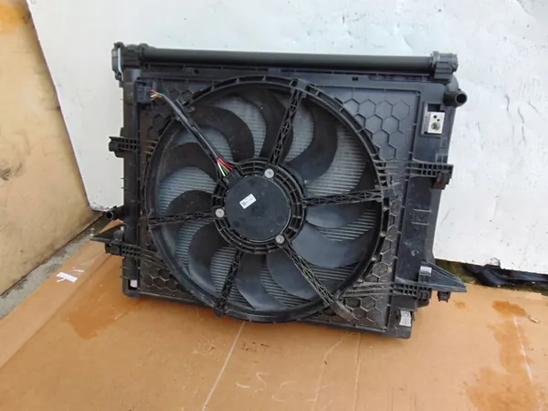 VW ID.3 Jäähdyttimen Setti Tuulettimella B7R image 6