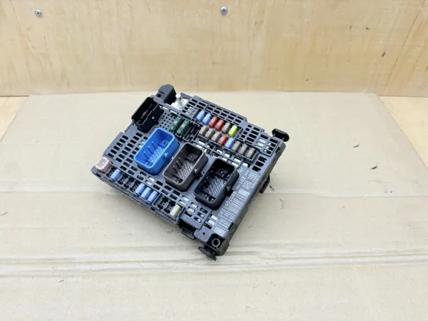 PEUGEOT 308 T9 BSM Module OEM 9807091580 - Used image 2