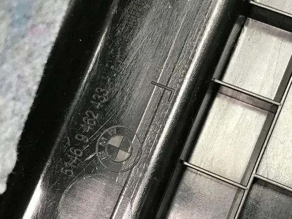 OEM 9462433 Cubierta lateral maletero derecha trasera BMW X1 image 6