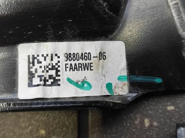 BMW X1 U11 Oikea jäähdyttimen tuki OEM 9880460-06 image 3