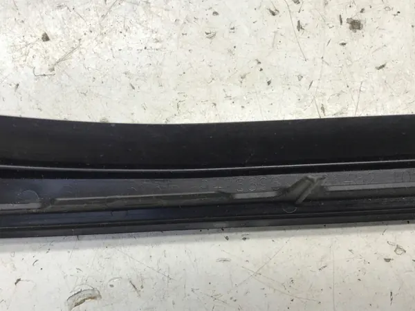 BMW X1 U11/iX1 U12 2023 etutuuletin tiiviste oikea 9478898 image 6