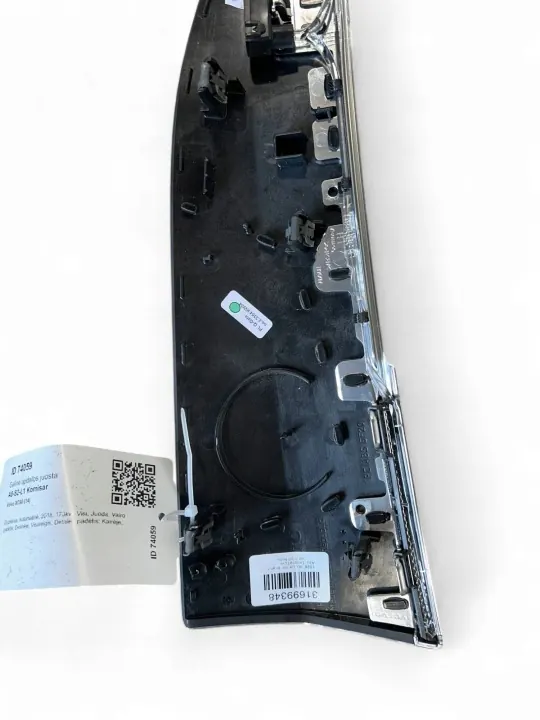 Panel de puerta trasera Volvo XC90 2018 OEM 31699348 image 9