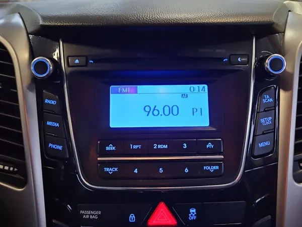 Radio OEM 96170-A6210GU para Hyundai i30 II 2012-2016 image 2